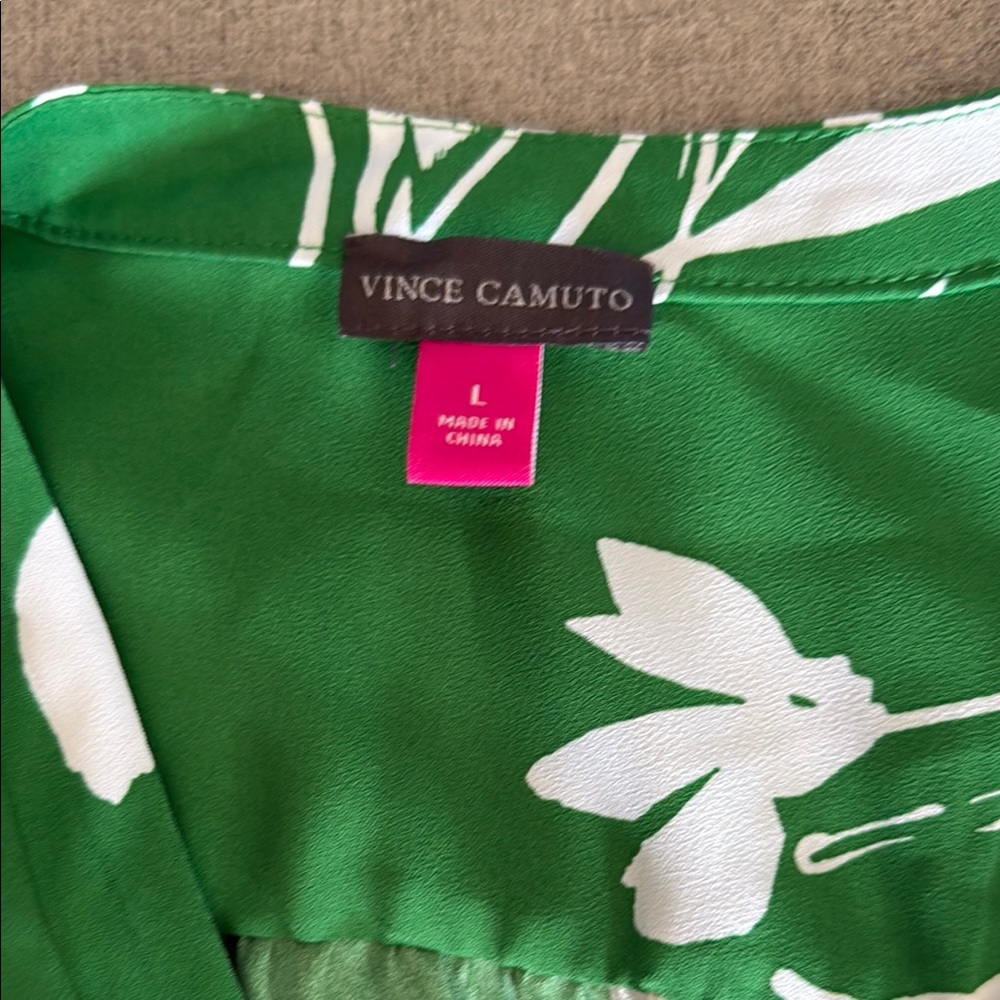 Vince Camuto Green and White Patterned Blouse - Picture 2 of 2